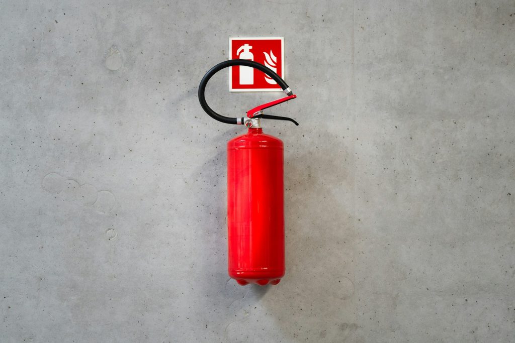 how do water fire extinguisher work