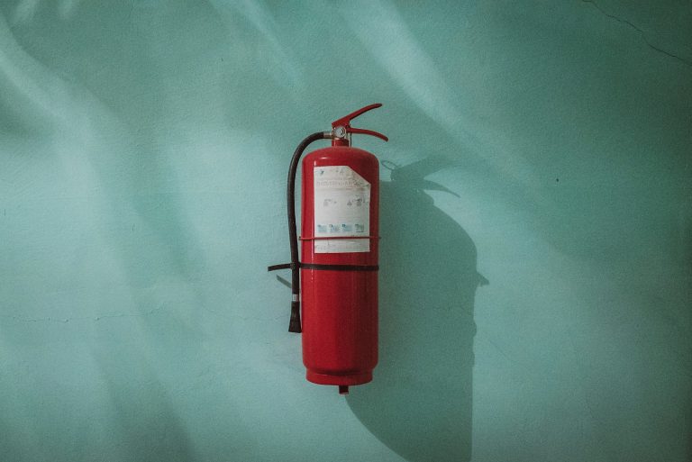 how do water fire extinguishers work